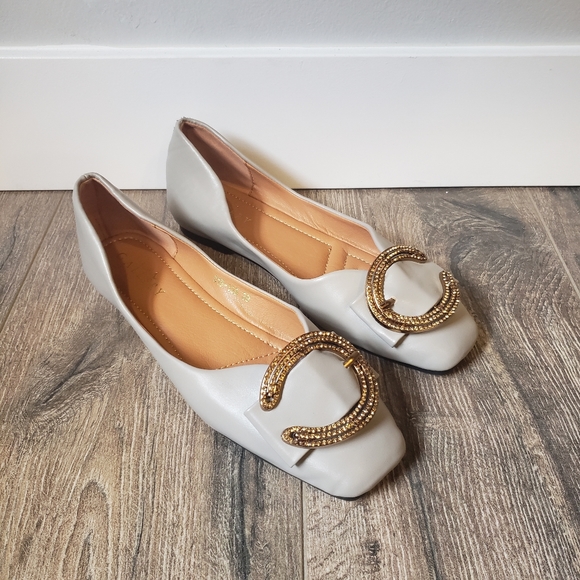 Grey Pumps with Gold Details - Picture 3 of 6